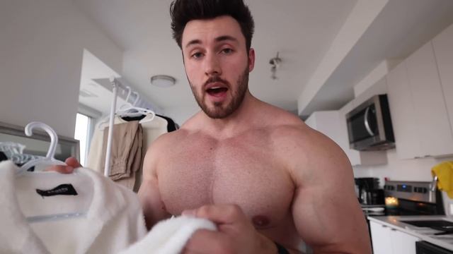 WHAT CLOTHING LOOKS LIKE WHEN YOU’RE A BODYBUILDER…