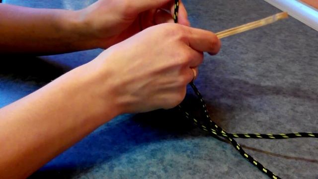 Развитие моторики - игра шнуровки