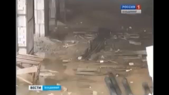 Вместо детской площадки  гаражный комплекс