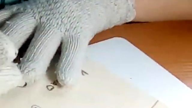 Выжигаю  по дереву  и прожгла доску.