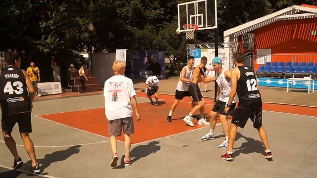 Даня Милохин играет в баскетбол и делает гимнастику, которую ведет гонщик Формулы-1  (VK FEST 2022)