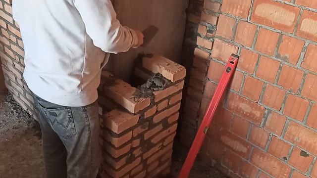 Кирпичная кладка интересной загогулины.