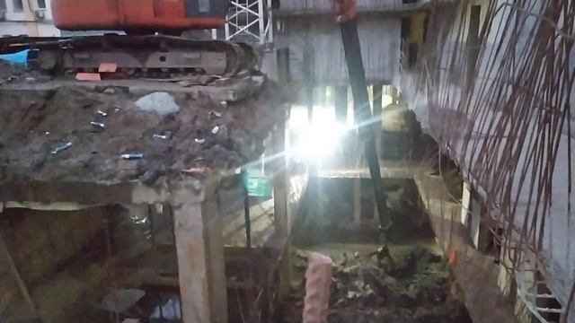 Экскаватор Hitachi Zaxis 225USRLC с грейфером на телескопической рукояти компании Техоптимум