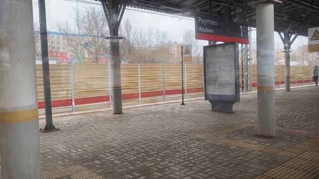 Вид из окна электропоезда по маршруту: Балашиха - Москва (Курский вокзал)