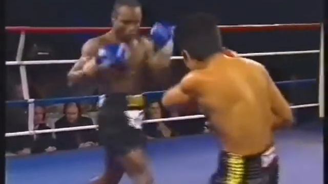 Lovemore Ndou Vs. Sarit Saeknaew (29/11/2002)