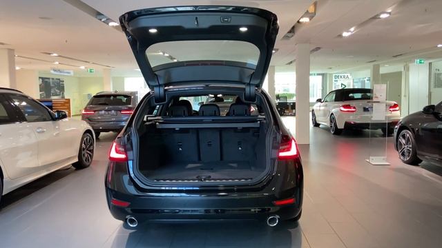 2022 BMW 330d xDrive Touring G21 in Schwarz uni