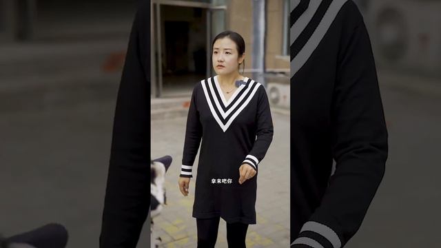 農村女孩入職面試，卻被勢力經理嫌棄農村人趕出，不料總裁發現直接將他開除【郭亞利】