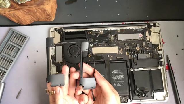 Hướng Dẫn Thay Loa Cho Macbook Pro 2015 13 Inch A1502