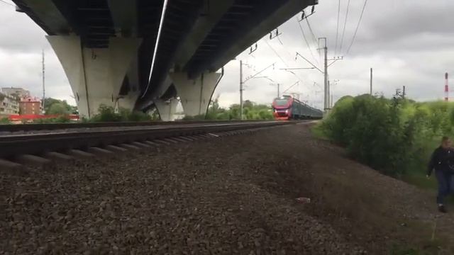 ЭП2Д-0085 «РЭКС» сообщением Царицыно - Серпухов следует по перегону Львовская - Подольск