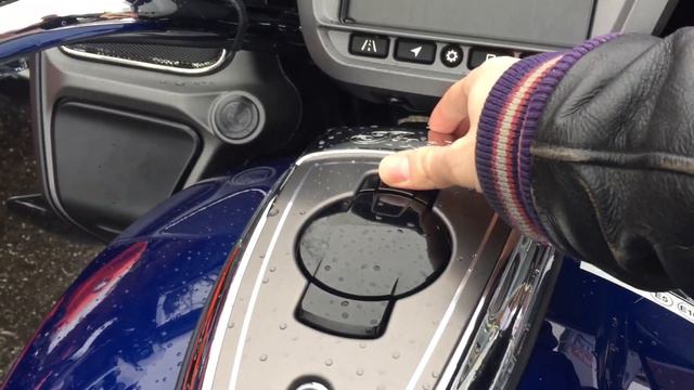 2020 UK 🇬🇧 Indian Challenger Review And Engine Sound Check.