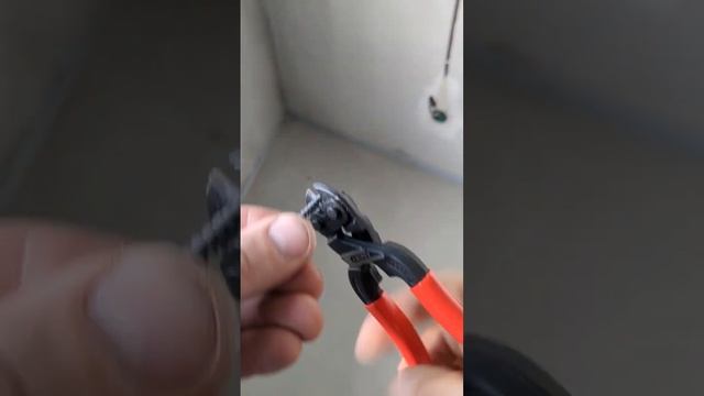 Как перекусывать саморезы проволоку Knipex 7101160 #shorts