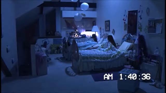 Паранормальную активность зафиксировала камера в спальне