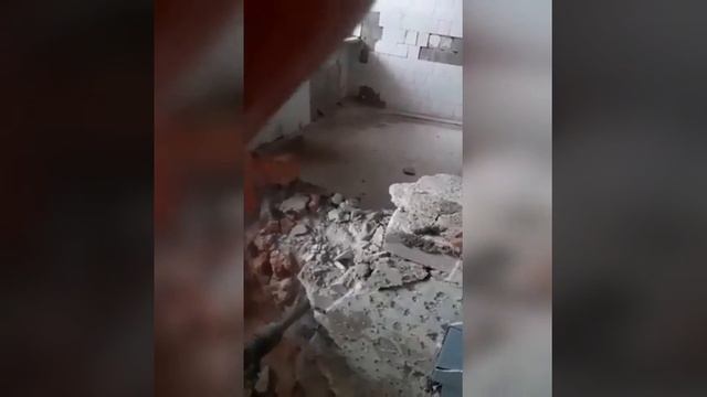 Демонтаж кирпичной стены