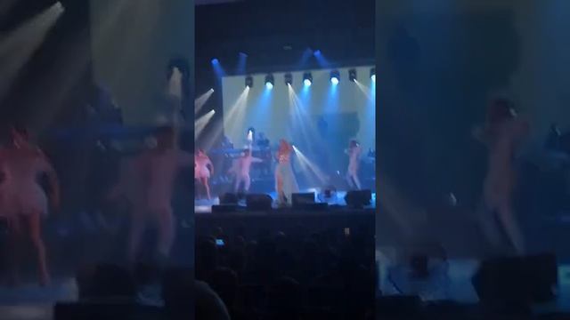 Выступление Веры Брежневой в Пскове