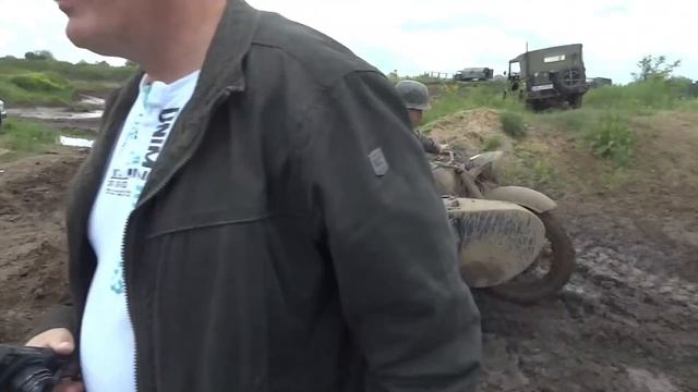 Off-Road Challenge: Dnepr K750 Driving In The Mud - Passenger Has To Push