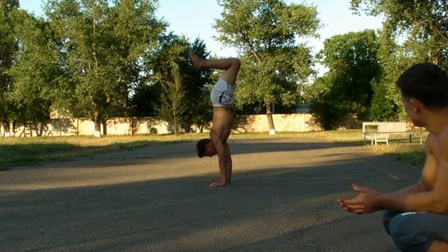 обучалка,стойка на руках