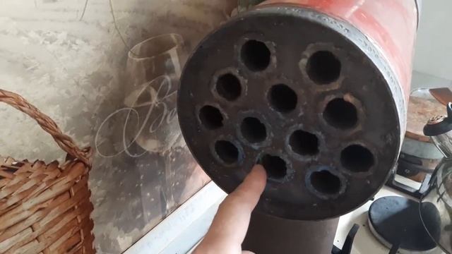 Пока не включили отопление греюсь так