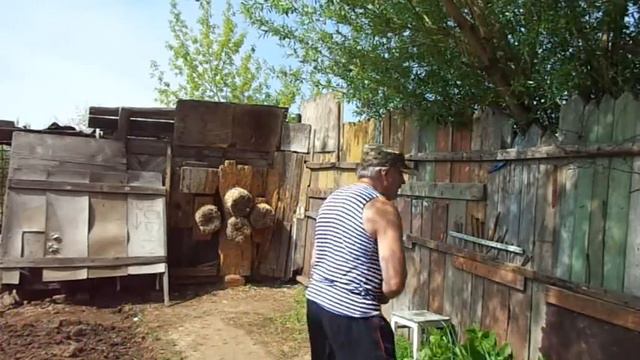 Метание ножей стилем пол-оборота снизу. Throwing Knives Style Bottom