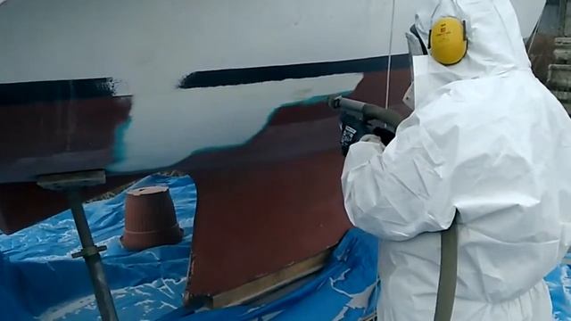 Очистка корпуса яхты,  мягкий бластинг