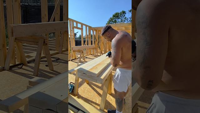 Дом 119м². Сборка столбов и прогонов.