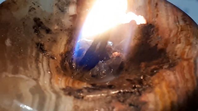 Догорание мелкого фитилька свечи  макро 20181123 230458