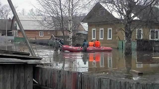 Около 300 жилых домов подтоплено в районе Великого Устюга в Вологодской области