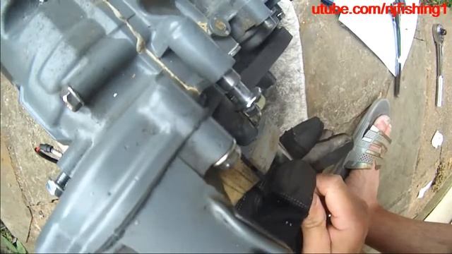 Honda 9.9 Hp 4 Stroke Outboard - How To Remove A Flywheel? Starting Motor? 3 Of 5