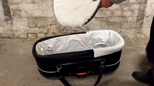 How to Remove the Textiles from an Emmaljunga Bassinet