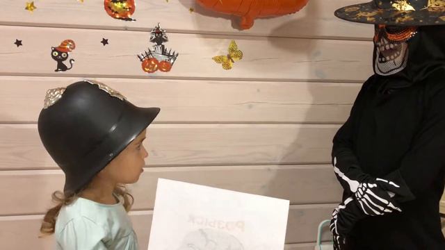 Полицейский Мариша ловит воришку. Скоро Хэлоуин