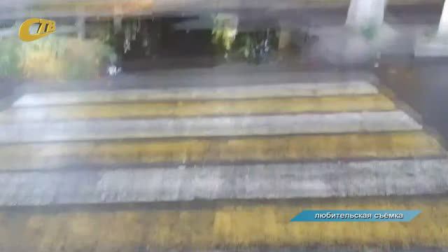 ЖЕЛЕЗНОГОРЕЦ ПОЖАЛОВАЛСЯ НА НЕБЛАГОУСТРОЕННЫЙ ПЕШЕХОДНЫЙ ПЕРЕХОД