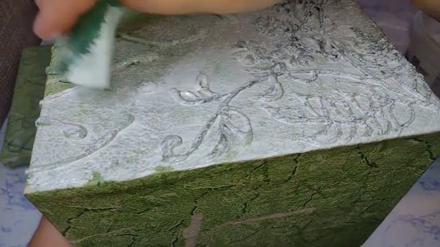 Очередная идея создания шкатулки из картона и термоклея......