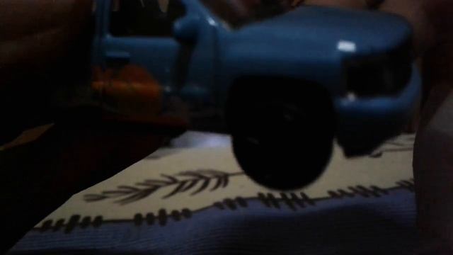 Majorette Egg Surprise Chevrolet Silverado