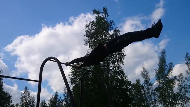 Большие обороты вперед и назад с обратного хвата.