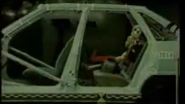 Непристегнутый ребенок в машине