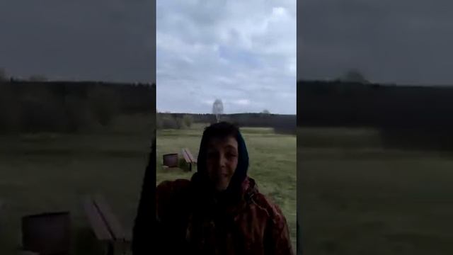 Поход мамы под навес на её Родину - деревню, которой, к сожалению, теперь уже нет