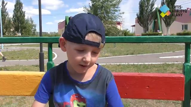 Ертіс-адалдық алаңы. Кукольную театральную постановку о честности показали детям-сиротам.