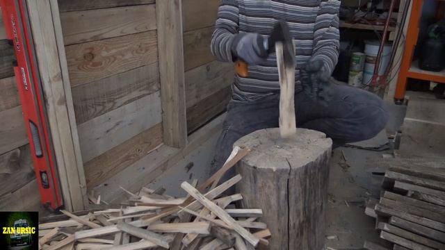 Fiskars x10 VS x7 Splitting Spruce kindling