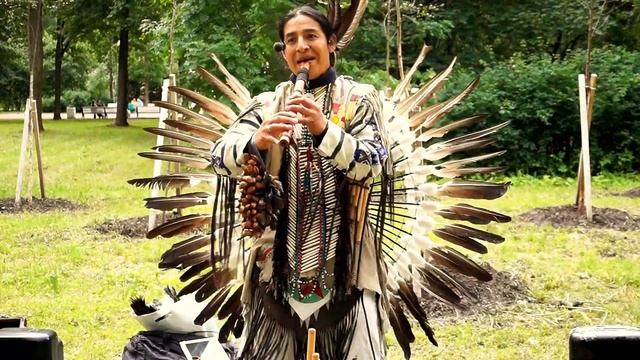 Индеец Руна Кай в Павловске.   (794нач)