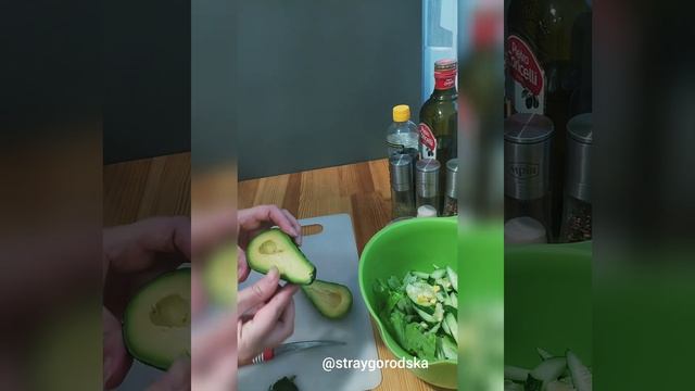 Рецепт салата с авокадо и креветками.