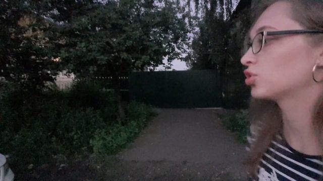 Катаемся на машине ?папа на велике ?Арина на самокате ?заехали в магазин, купить что-то вкусное ?