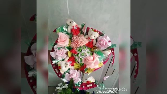 Видео с красивыми цветами и букетами из игрушек