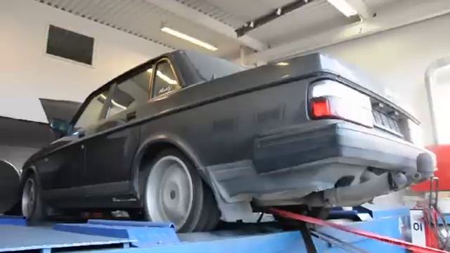 Volvo 240 pull B234F 16v Morty