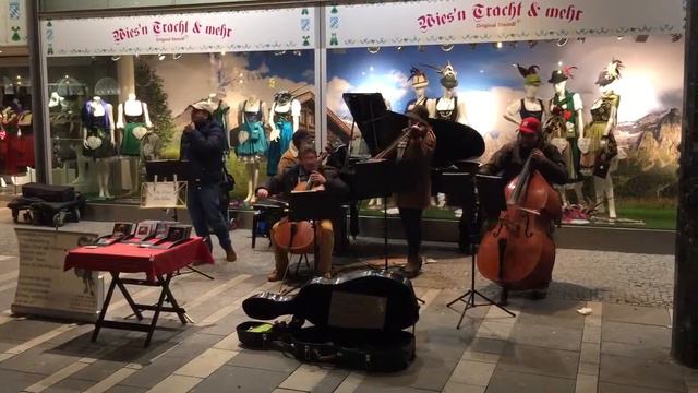 Мюнхен. Уличные музыканты.