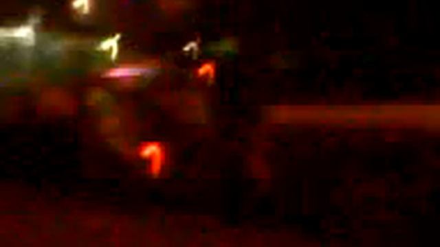 EMPUJANDO COCHE COMO SI PAGARAN