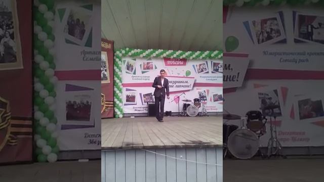 Viktor Rudi исполняет две песни Голубка и Любовь не повторяется дважды