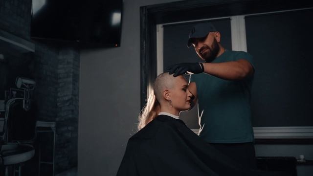 Борьба с раком - Карину бреют налысо