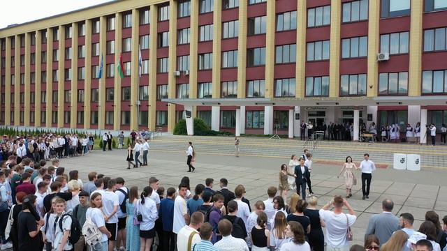 Последний звонок  БрГТУ . Пожелание от робота 