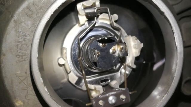 Zabezpieczenie żarówki Opel Vivaro Rok 2004