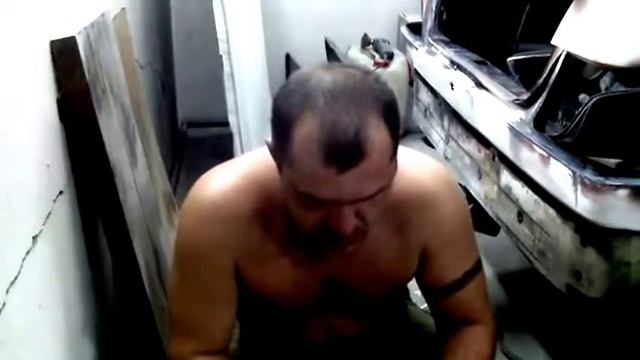 начал шпатлевать мерседеса