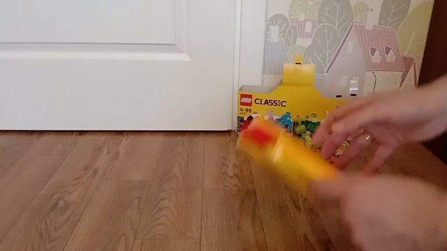 Распаковка — Конструктор Lego Classic Чемоданчик для творчества и конструирования 10713